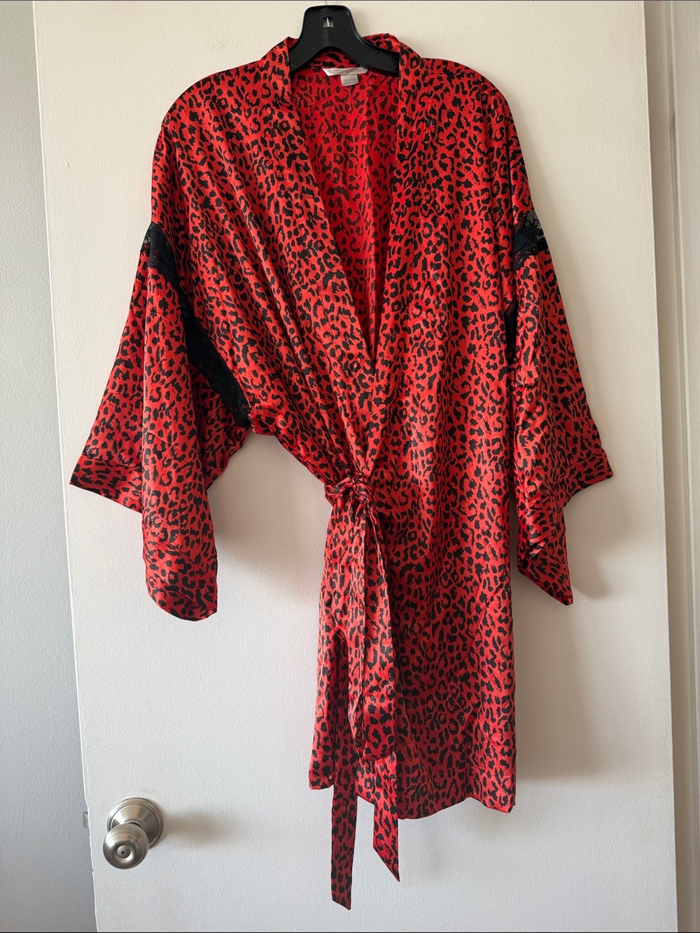 Red Leopard Print Satin Lace Trim Robe/Kimono Victoria’s Secret size M/L EUC